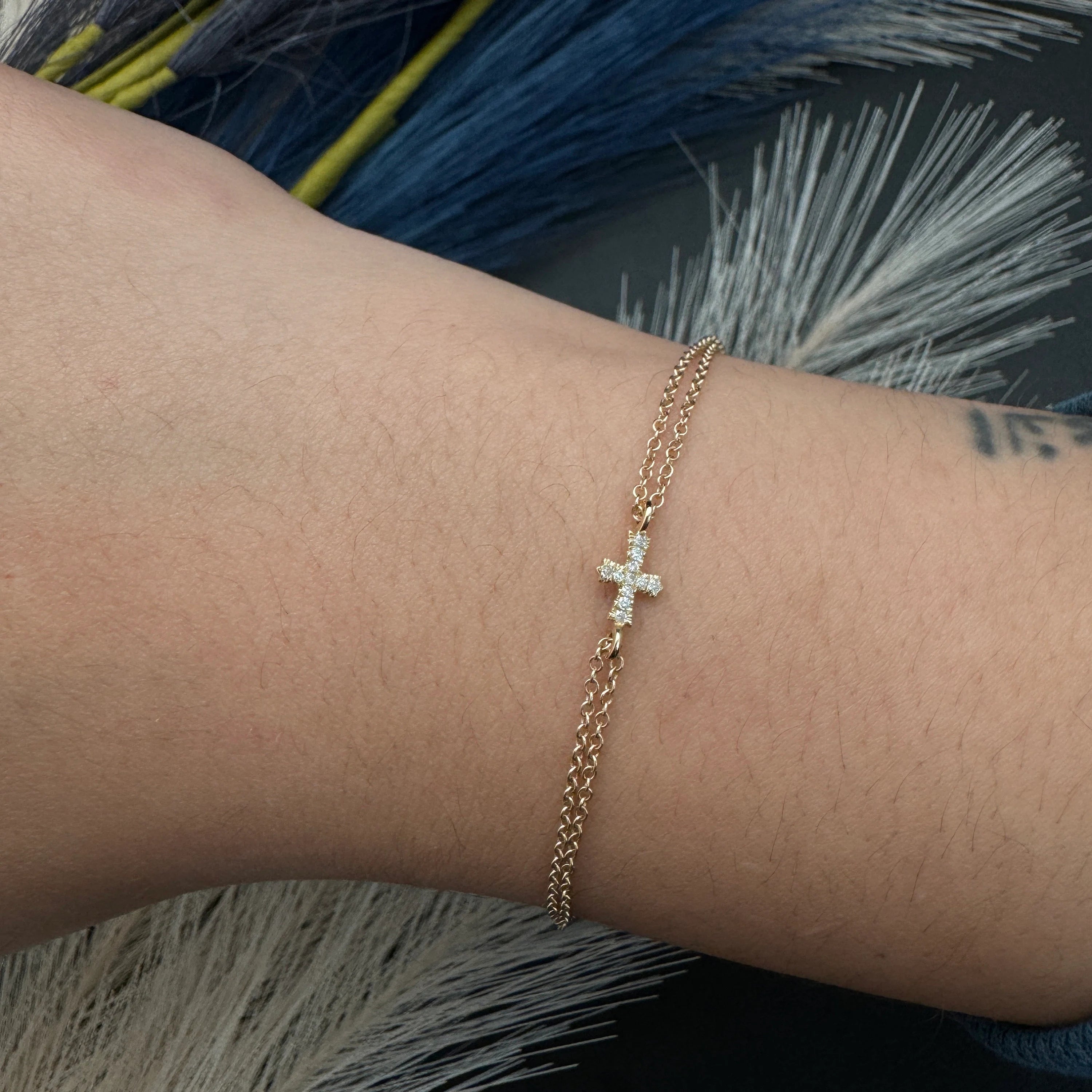 Diamond cross connector