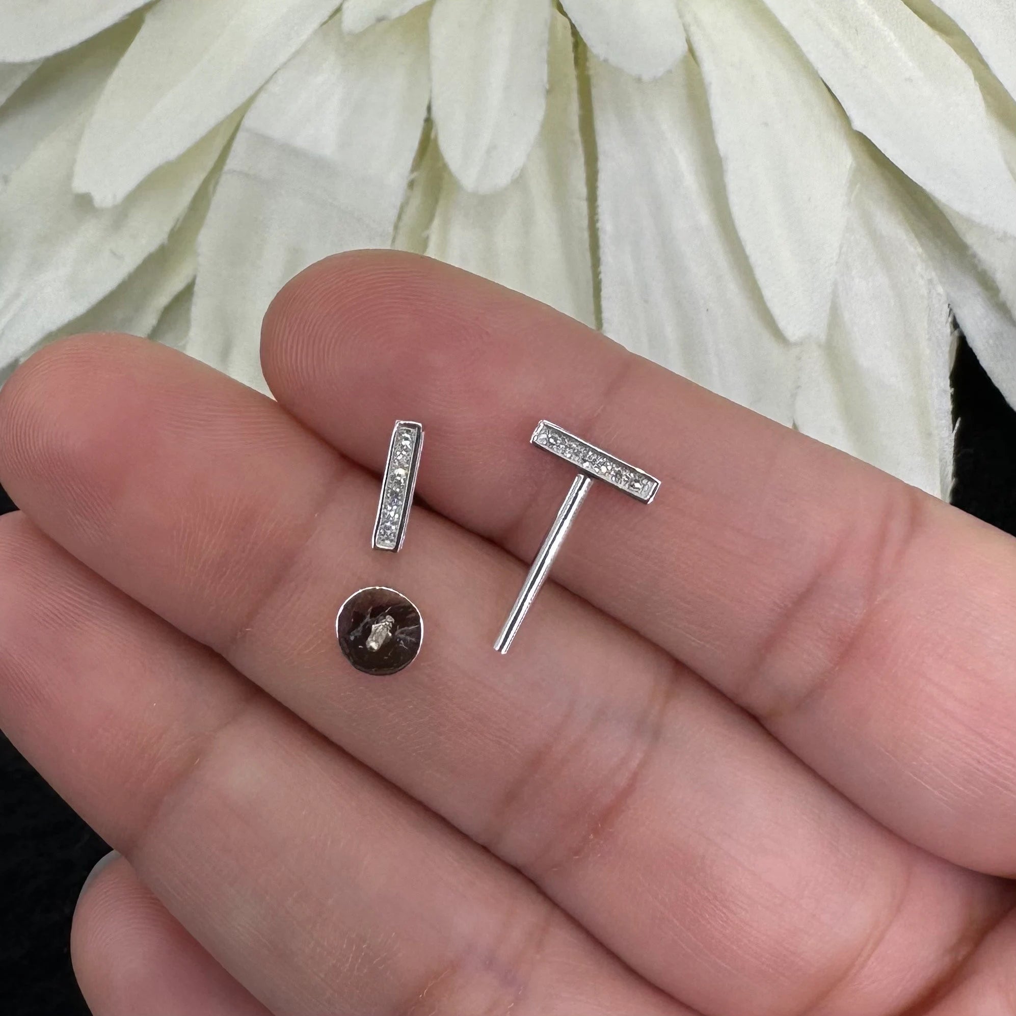 3D Diamond Bar Ear Studs