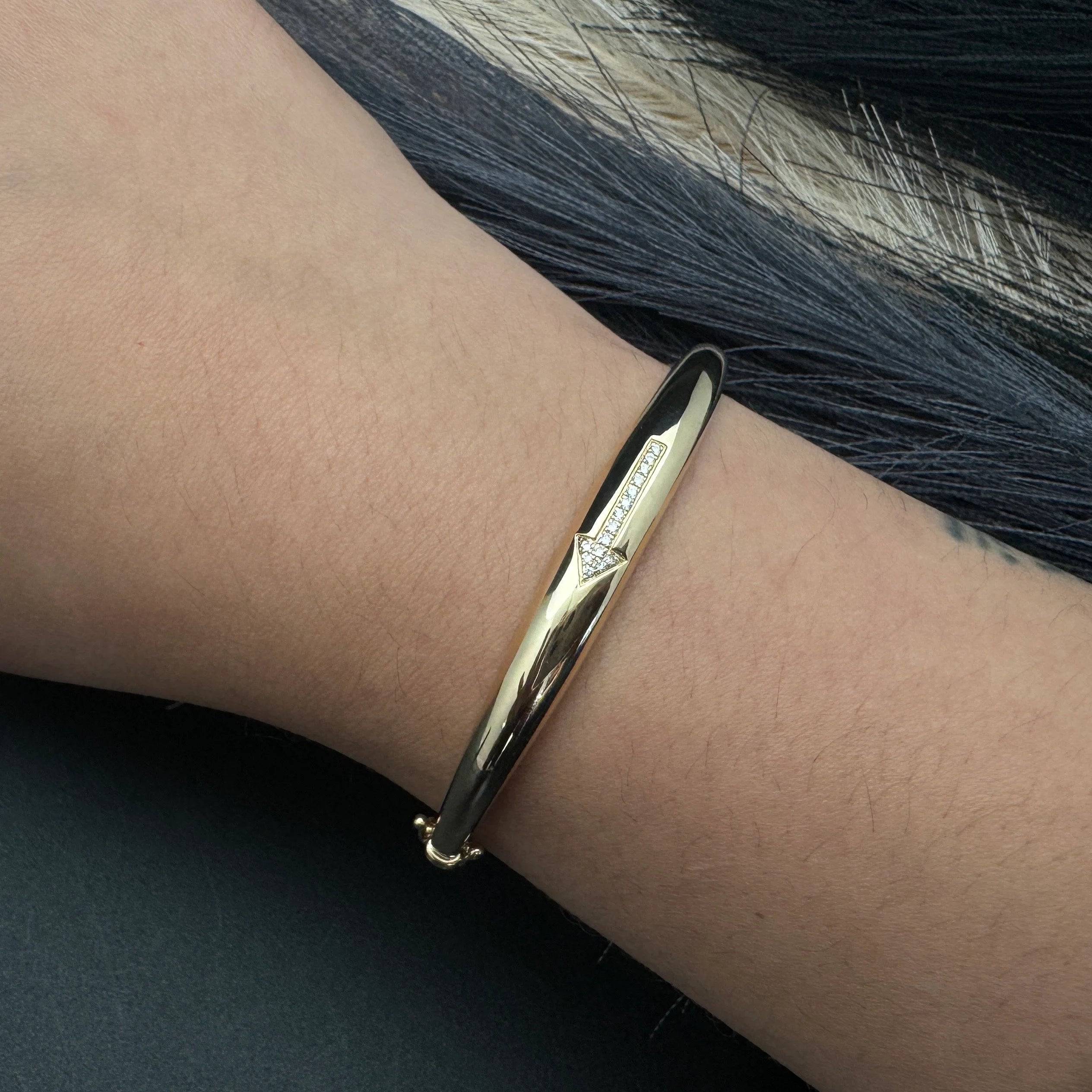 Arrow Sign Oval Bangle