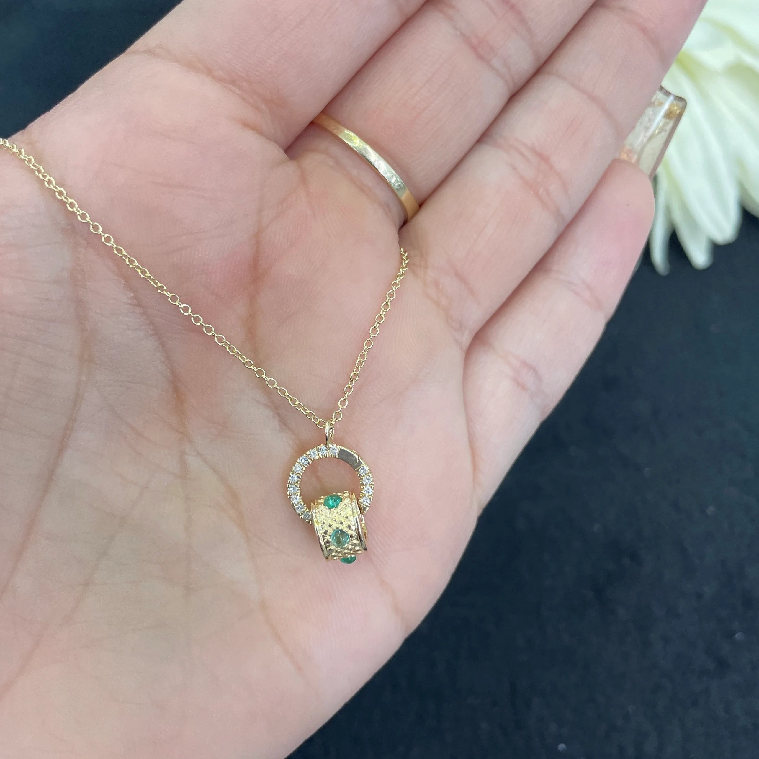 Diamond Clickable Circle Pendant Necklace