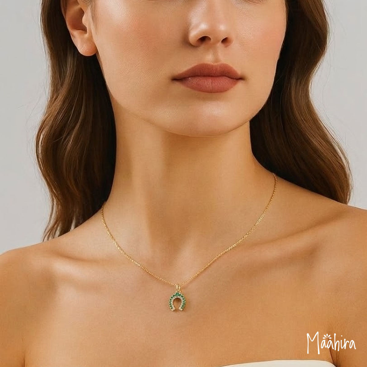 Gold Diamond Emerald Horse Shoe Pendant 15x15.60mm