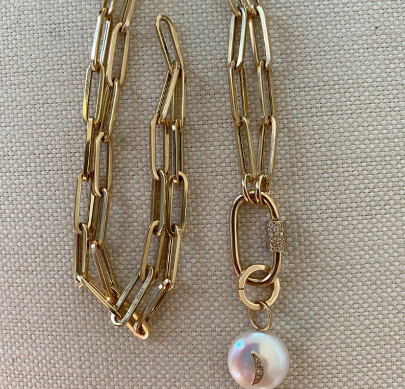 Look of diamond screw oval lock in chain