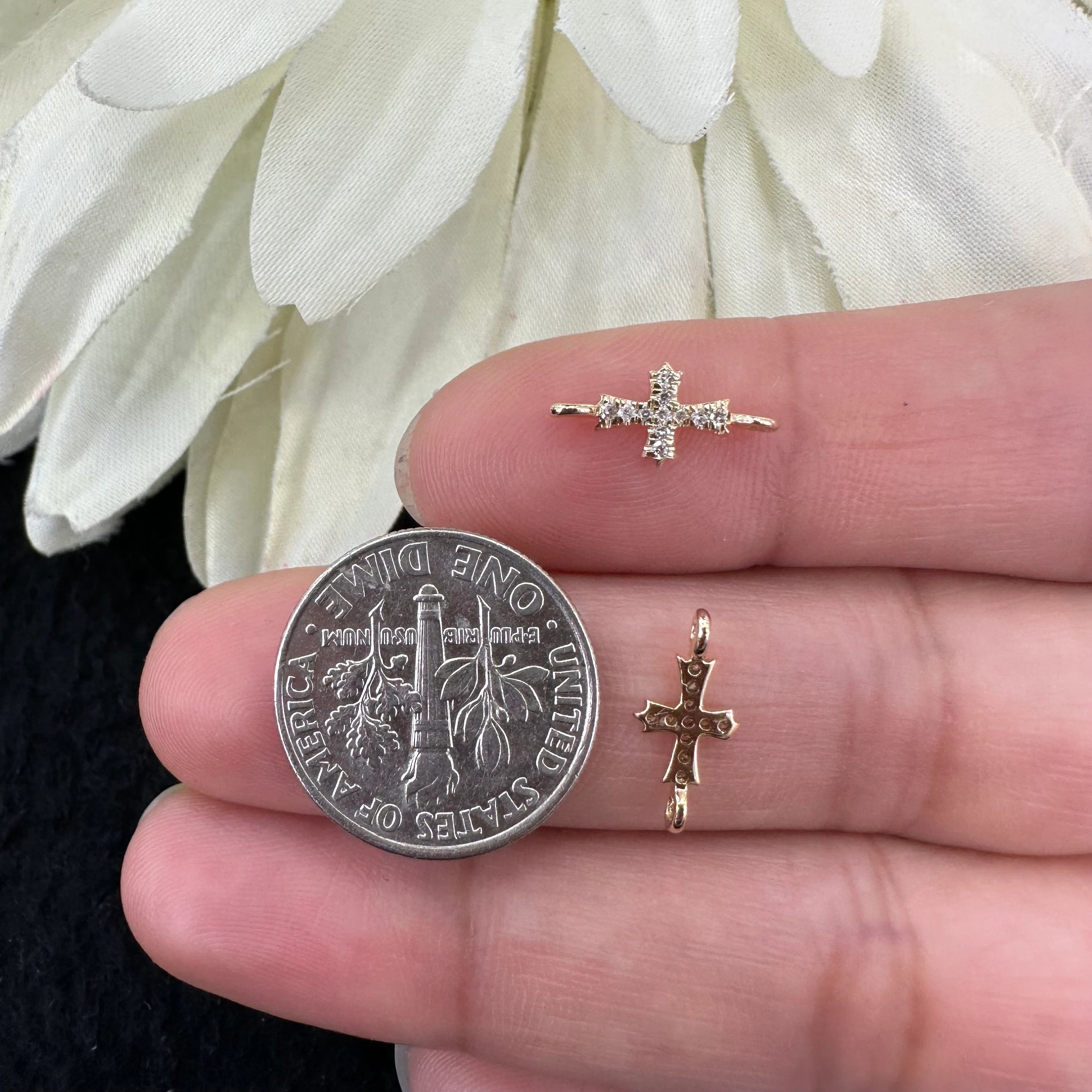 Diamond cross connector