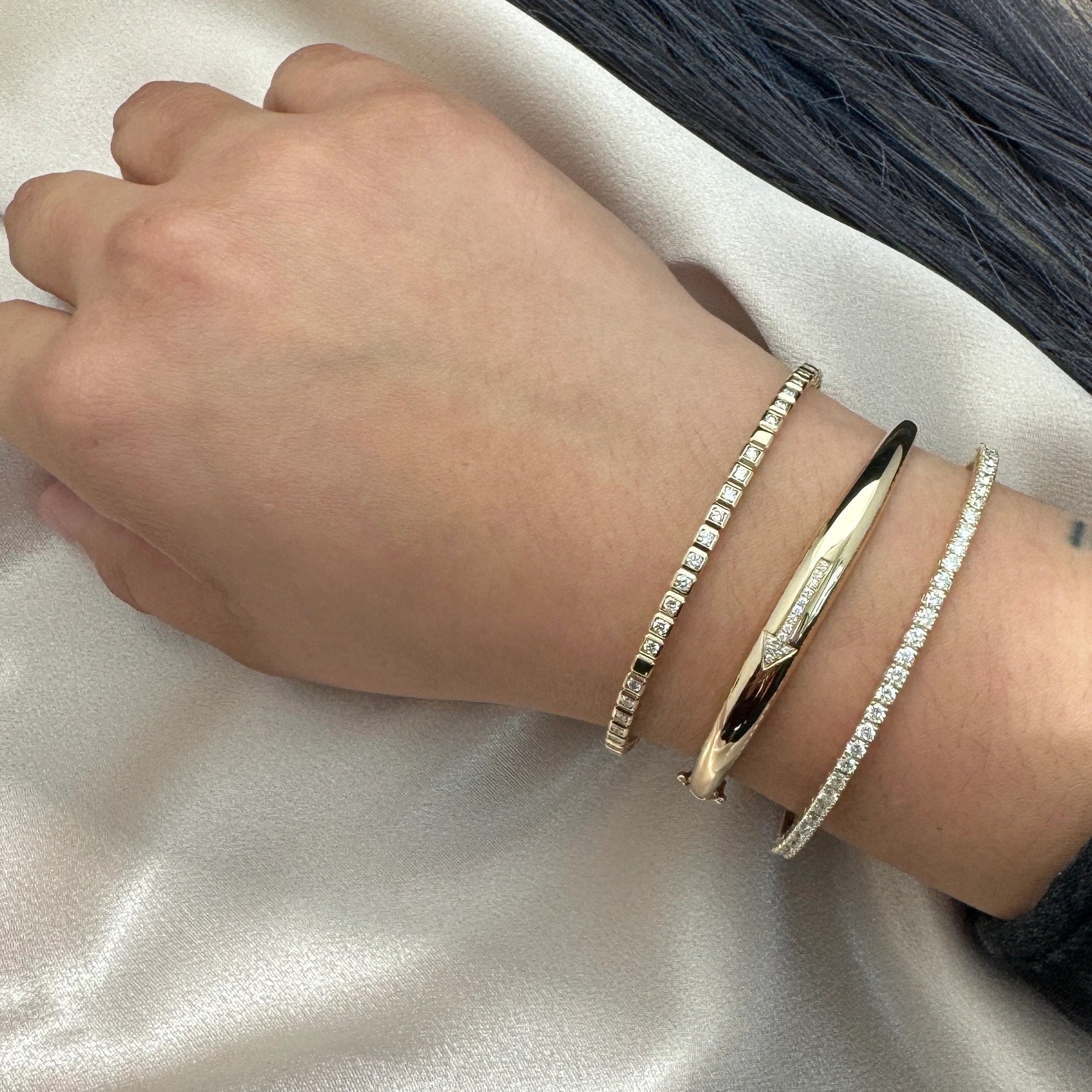 Arrow Sign Oval Bangle