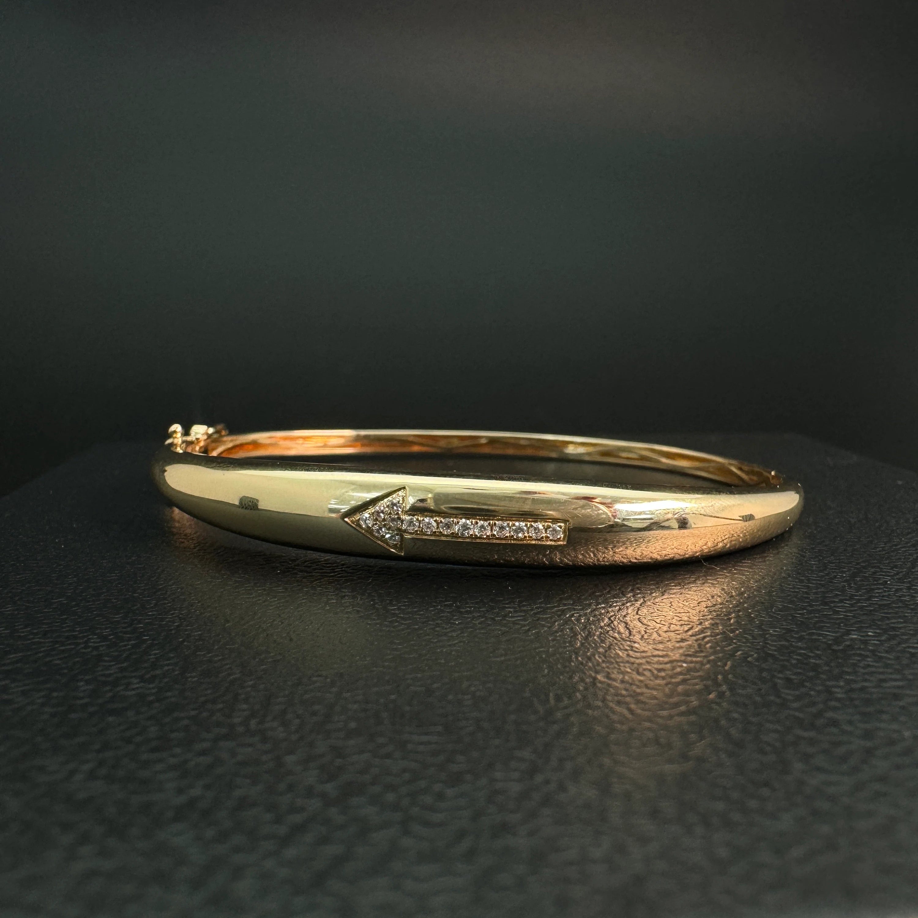 Arrow Sign Oval Bangle