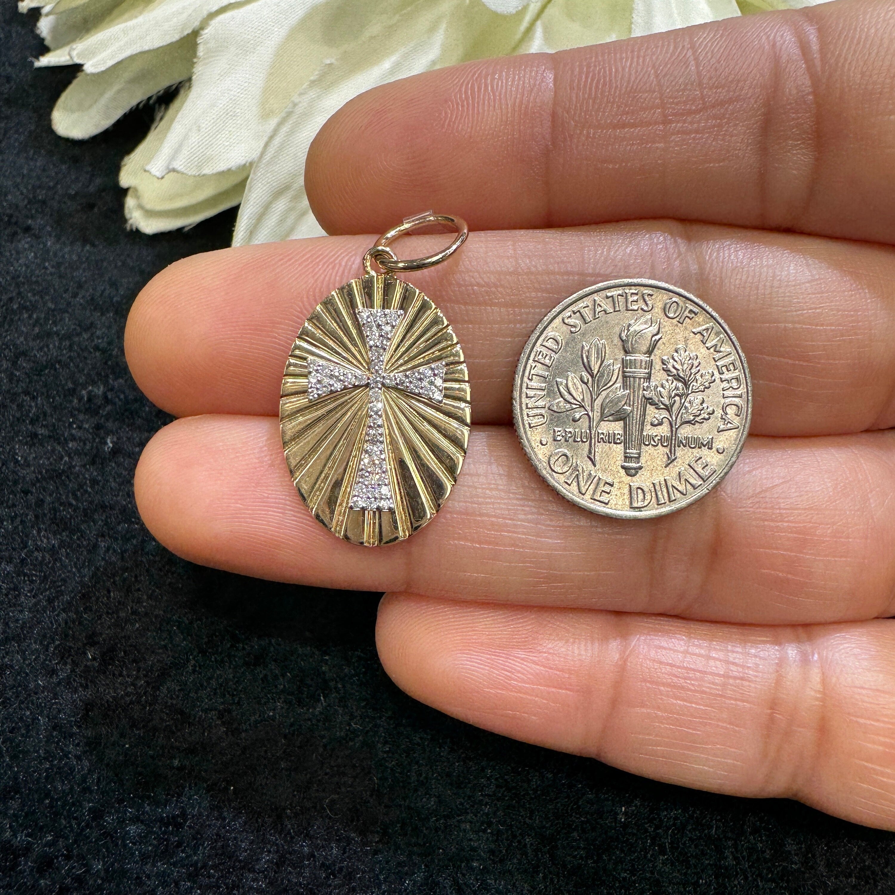 Diamond Oval Cross Rays Pendant 20mm