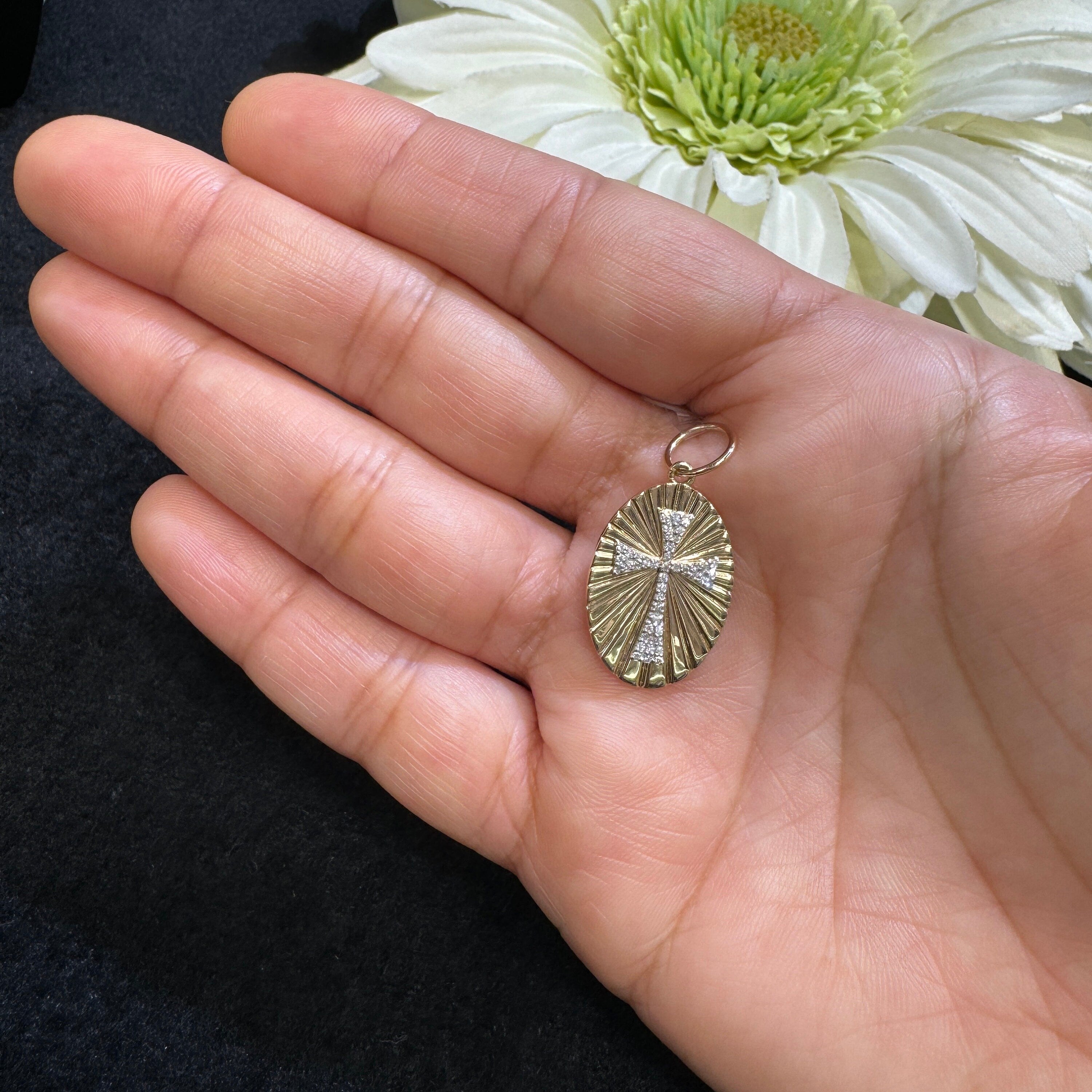 Diamond Oval Cross Rays Pendant 20mm