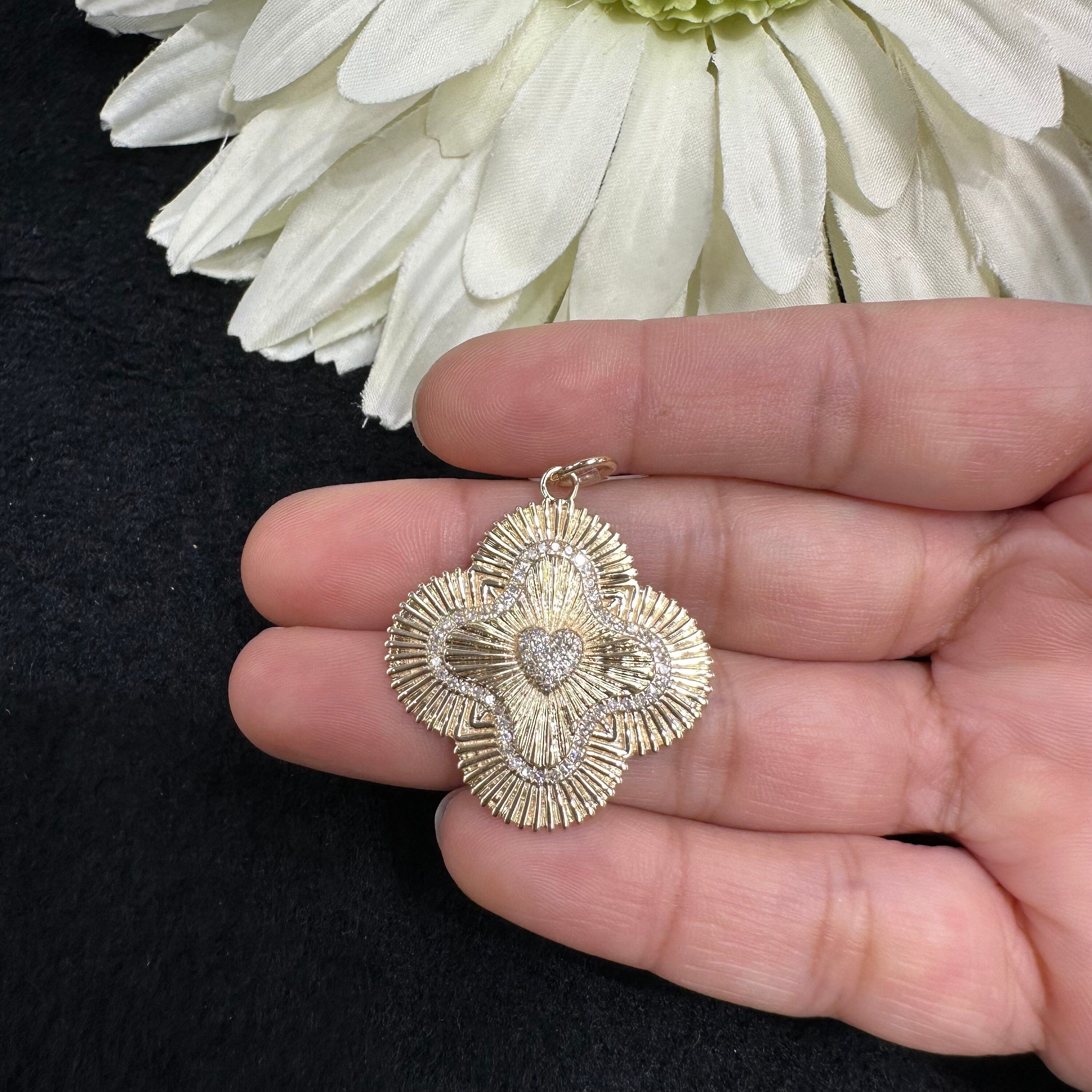Diamond Sunrays Clover shape Pendant 29mm